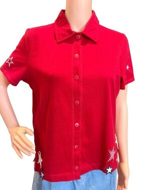 Onque Casuals Red Short-Sleeve Button Down Top with Star Accents Small